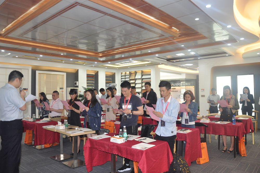 助跑终端，赢在终端，为全面提升威廉希尔体育官方网站终端销售导购人员各方面销售能力，促进终端业绩增长，实现盈利共赢，2018年威廉希尔体育官方网站商学院第一期精英培训班于2018年3月28日，在威廉希尔体育官方网站美学馆正式开课；