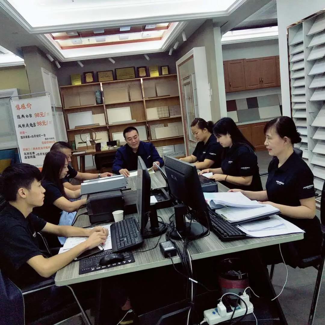 培训会上积极学习